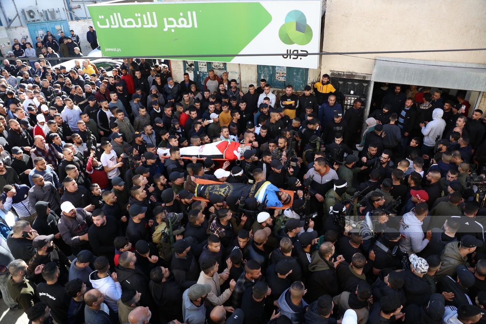 جانب من تشييع الشهيدين (عدسة: عدي دعيبس/ وفا)